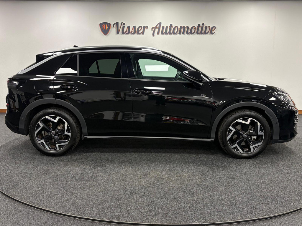 Volkswagen T-Roc 1.5 eTsi R-Line First Edition*Electr-Klep*Winterpakket*Camera*IQ-Light* 57146791-1.jpg | Visser Automotive B.V.
