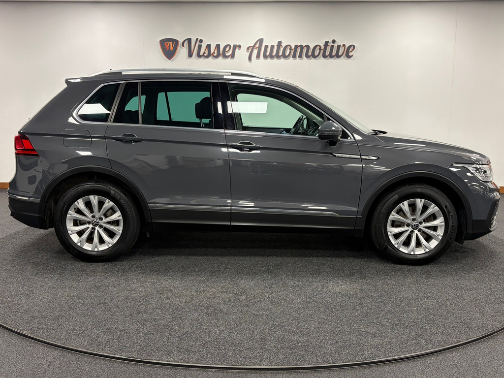 Volkswagen Tiguan 1.5 TSI Life Business*Automaat*Stoelverwarming*Camera*PDC*Navi*Cruise-Control* 57291632-1.jpg | Visser Automotive B.V.