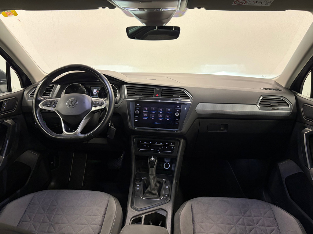 Volkswagen Tiguan 1.5 TSI Life Business*Automaat*Stoelverwarming*Camera*PDC*Navi*Cruise-Control* 57291632-2.jpg | Visser Automotive B.V.